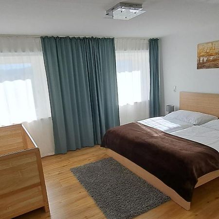 Ferienwohnung Wallersee Ноймаркт ам Валерзее Екстериор снимка