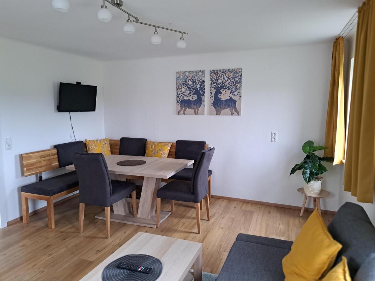 Ferienwohnung Wallersee Ноймаркт ам Валерзее Екстериор снимка